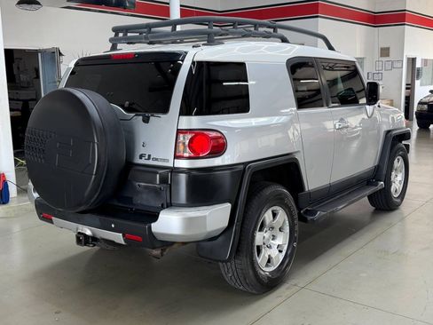 Used 2007 Toyota FJ Cruiser 4WD image 2