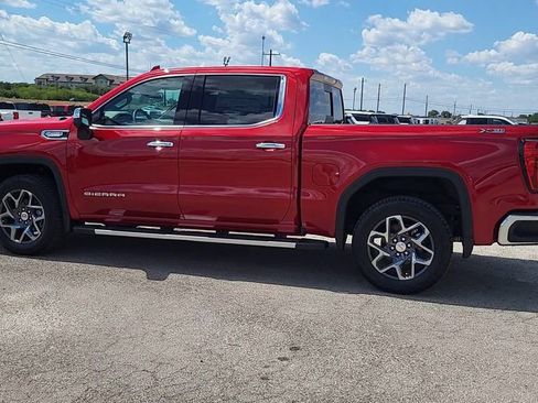 New 2026 GMC Sierra 1500 SLT image 4