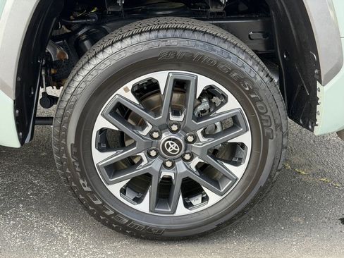Used 2025 Toyota Tundra Limited AWD/4WD image 36