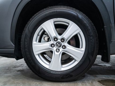 Certified 2023 Toyota Highlander LE image 11