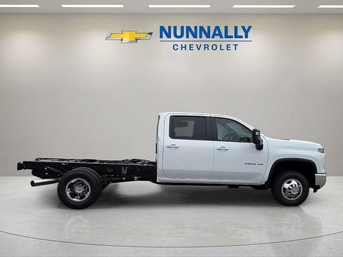 New 2026 Chevrolet Silverado 3500 LT w/ Convenience Package AWD/4WD image 6