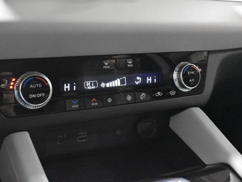 Used 2023 Mitsubishi Outlander SEL image 18