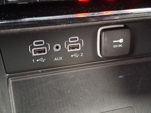 Used 2023 Jeep Grand Cherokee L Laredo image 29