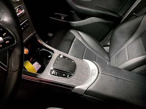 Used 2020 Mercedes-Benz GLC 300 4MATIC image 17