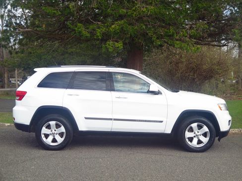 Used 2013 Jeep Grand Cherokee Laredo AWD/4WD image 5