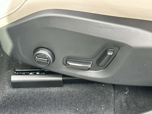 New 2026 Volvo XC60 B5 Plus w/ Climate Package PRO image 14