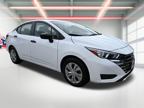 Used 2023 Nissan Versa S FWD image 4