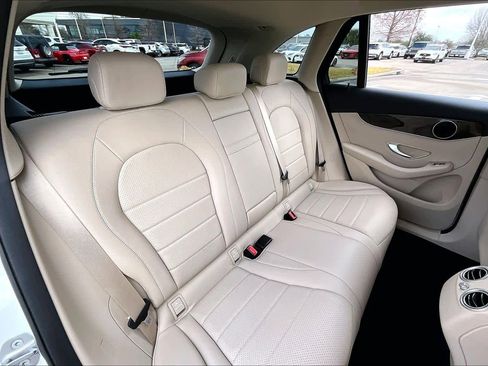Used 2021 Mercedes-Benz GLC 300 w/ Premium Package image 17