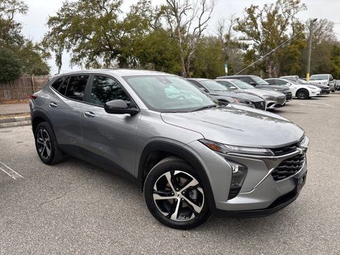 Used 2025 Chevrolet Trax RS w/ Driver Confidence Package image 5