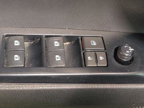 Used 2020 Toyota Camry SE FWD image 27