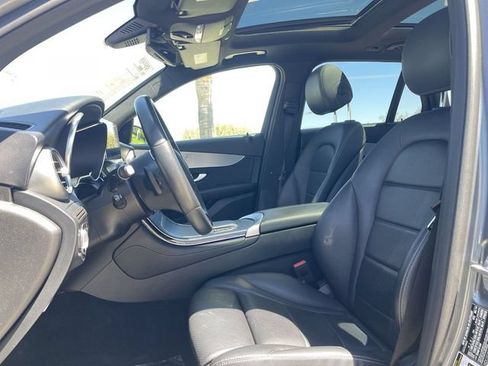 Used 2020 Mercedes-Benz GLC 300 4MATIC w/ Premium Package image 18