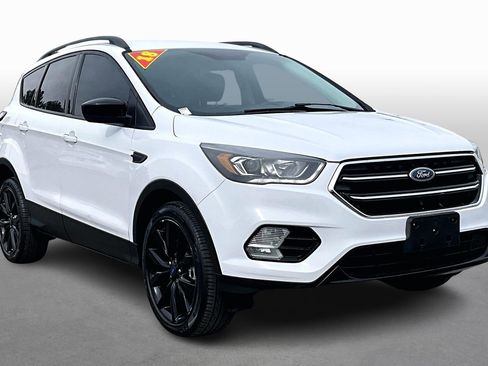 Used 2018 Ford Escape SE w/ SE Sport Appearance Package image 10