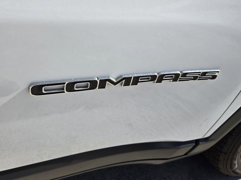 Used 2024 Jeep Compass Latitude image 18