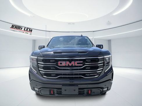 Used 2025 GMC Sierra 1500 AT4 w/ Technology Package AWD/4WD image 8