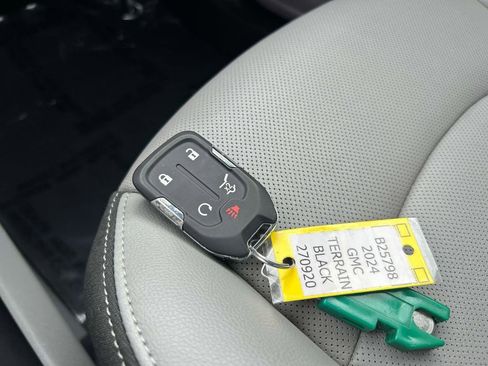 Used 2024 GMC Terrain SLT w/ Infotainment Package II AWD/4WD image 34