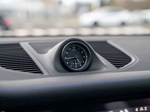 New 2026 Porsche Macan image 17