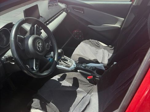 Used 2020 Toyota Yaris XLE FWD image 9