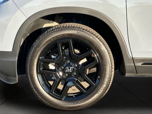 Used 2025 Honda Passport Black Edition image 5