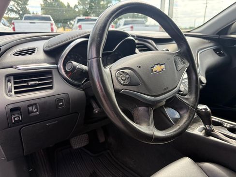 Used 2018 Chevrolet Impala LT FWD image 13