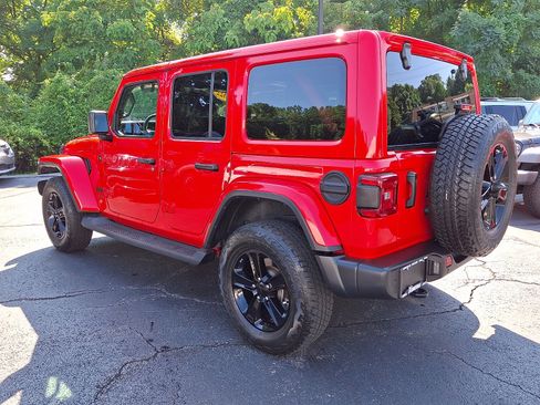 Used 2022 Jeep Wrangler Unlimited Sahara AWD/4WD image 4