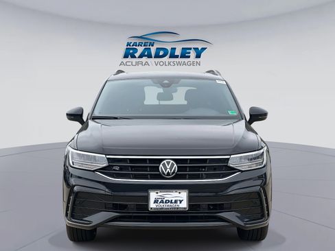 Certified 2022 Volkswagen Tiguan SE R-Line image 6