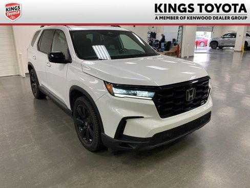 Used 2025 Honda Pilot Black Edition image 1