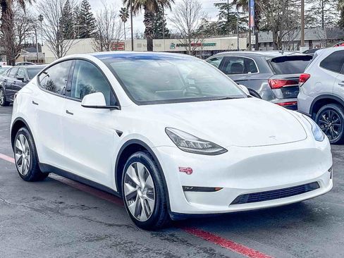 Used 2023 Tesla Model Y Long Range image 5