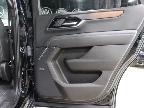 Used 2025 GMC Yukon Denali AWD/4WD image 19