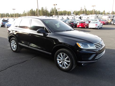 Used 2015 Volkswagen Touareg Sport image 7