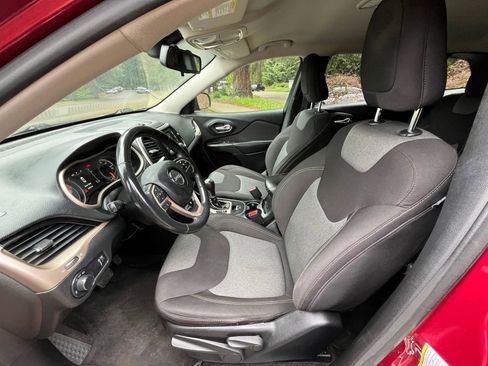 Used 2016 Jeep Cherokee Sport image 8