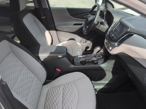 Used 2021 Chevrolet Equinox LS w/ LS Convenience Package image 12