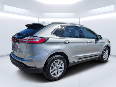 Used 2022 Ford Edge SEL w/ Convenience Package image 3