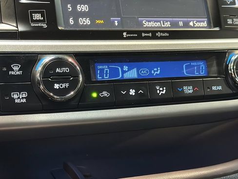 Used 2019 Toyota Highlander Limited AWD/4WD image 31