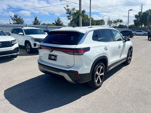 Certified 2025 Volkswagen Tiguan SE image 4