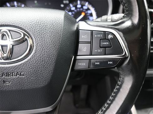 Used 2022 Toyota Highlander XLE image 23