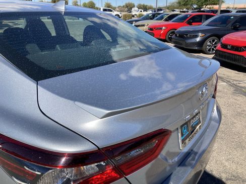 Used 2023 Toyota Camry SE image 8