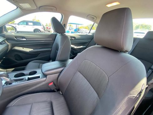 Used 2025 Nissan Altima 2.5 SV FWD image 20