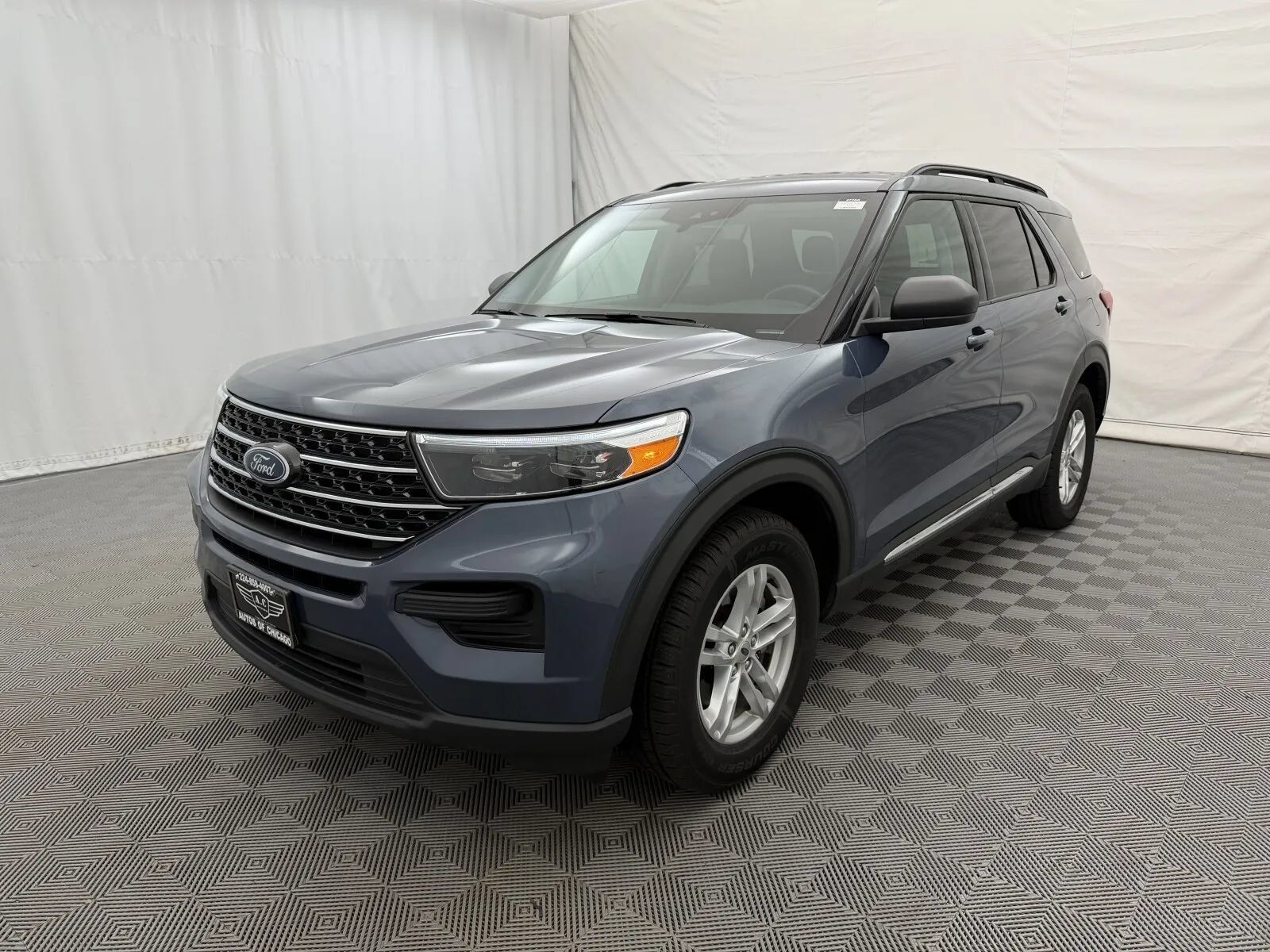 Used 2021 Ford Explorer XLT AWD/4WD image 2