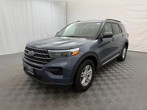Used 2021 Ford Explorer XLT AWD/4WD image 2