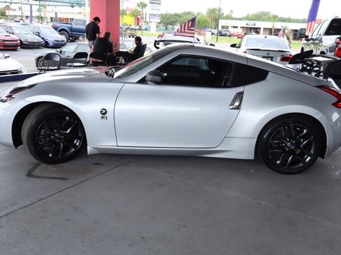 Used 2019 Nissan 370Z Coupe RWD image 8