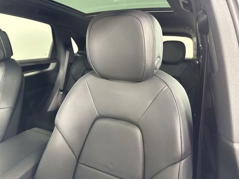 Certified 2025 Porsche Cayenne image 40