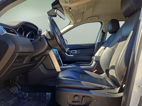 Used 2017 Land Rover Discovery Sport SE image 23