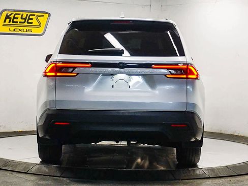 Used 2024 Toyota Grand Highlander XLE image 3