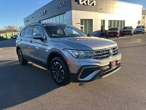 Used 2022 Volkswagen Tiguan S image 2