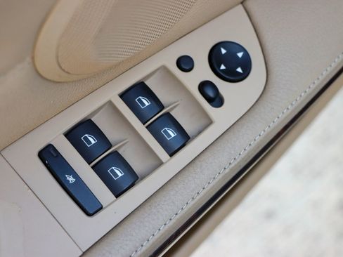 Used 2011 BMW 335i xDrive Sedan image 14