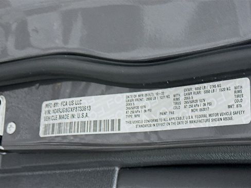 Used 2023 Jeep Grand Cherokee Limited w/ Luxury Tech Group II image 12