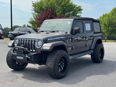 Used 2018 Jeep Wrangler Unlimited Sahara AWD/4WD image 7