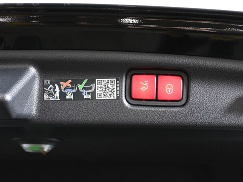 Certified 2025 Mercedes-Benz C 300 4MATIC Sedan image 33