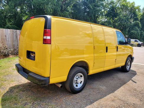 Used 2021 Chevrolet Express 2500 RWD image 12
