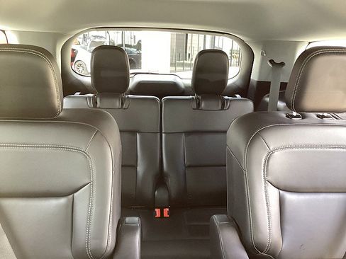 Used 2021 Ford Explorer XLT w/ Equipment Group 202A image 13